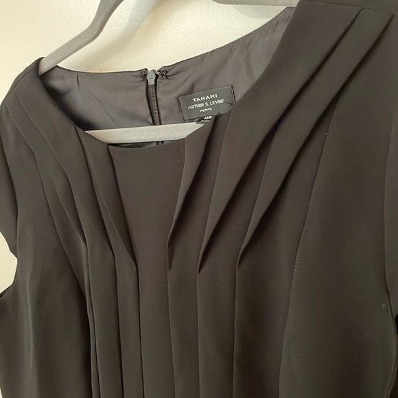 TAHARI ARTHUR S. LEVINE SIMPLE BLACK SHEATH DRESS - SIZE 12 PETITE - NWT - Picture 2 of 4